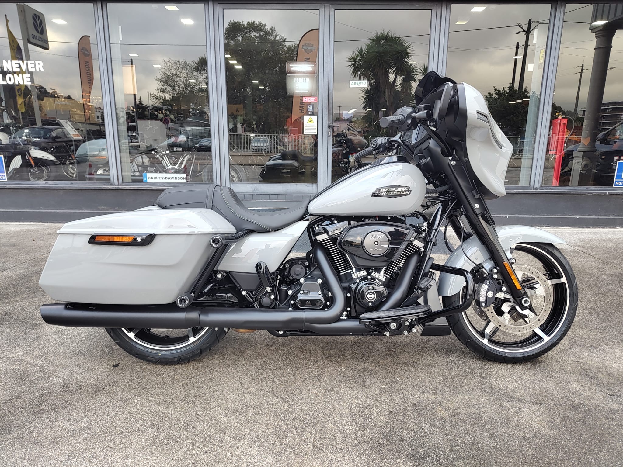 STREET GLIDE | Ano: 2025| kms: 100| Preço: 35 795.43€